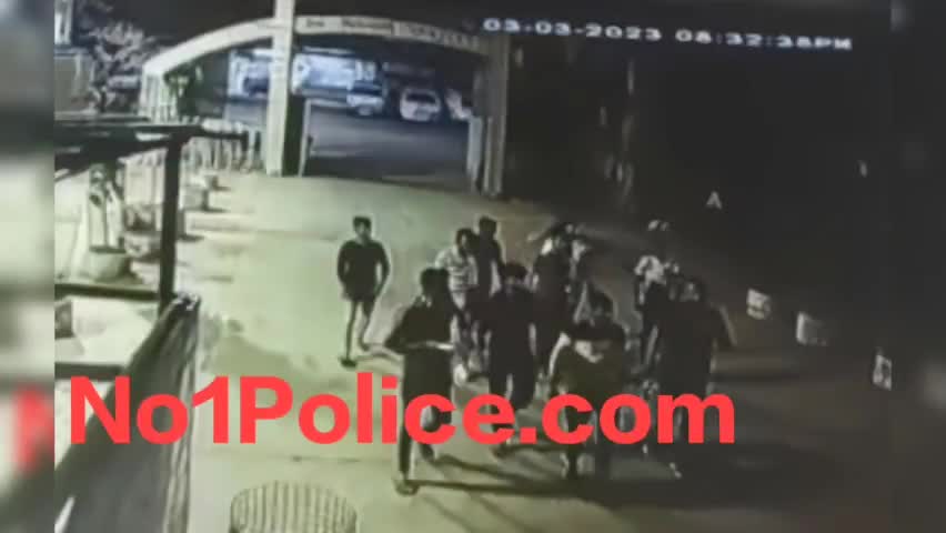 दतिया अस्पताल के ट्रामा सेंटर में घुसे हथियारबंद बदमाश,ड्यूटी डॉक्टर को मारने का प्रयास
#datiya #datia #narottam #bjp