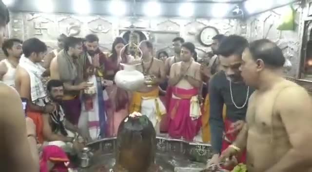 Virat Anushka ने किए बाबा महाकाल के दर्शन ! #virat #viratkohli #anushkasharma #viratians #mahadev #mahakal