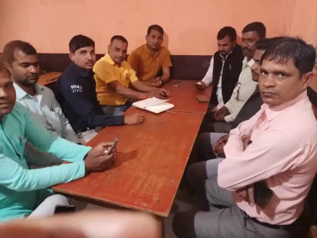 #कप्तानगंज विधानसभा  के अपने मित्रों के साथ #राजनैतिक #आर्थिक और #सामाजिक मुद्दों पर चर्चा करते हुए