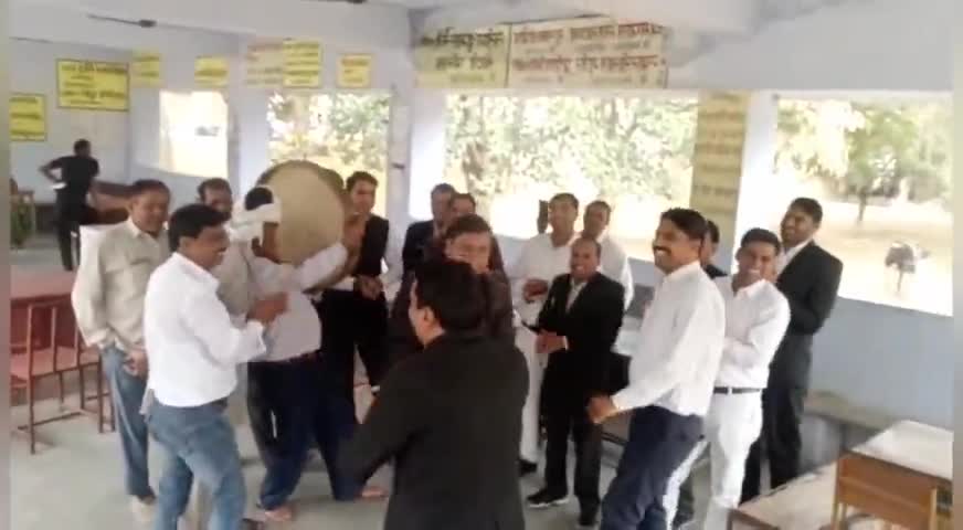 खेतड़ी: शनिवार को  खेतड़ी में बार एसोसिएशन ने मनाया होली का पर्व, एक दूसरे को रंग लगाकर दी शुभकामनाए #jhunjhunu #khetri #news24