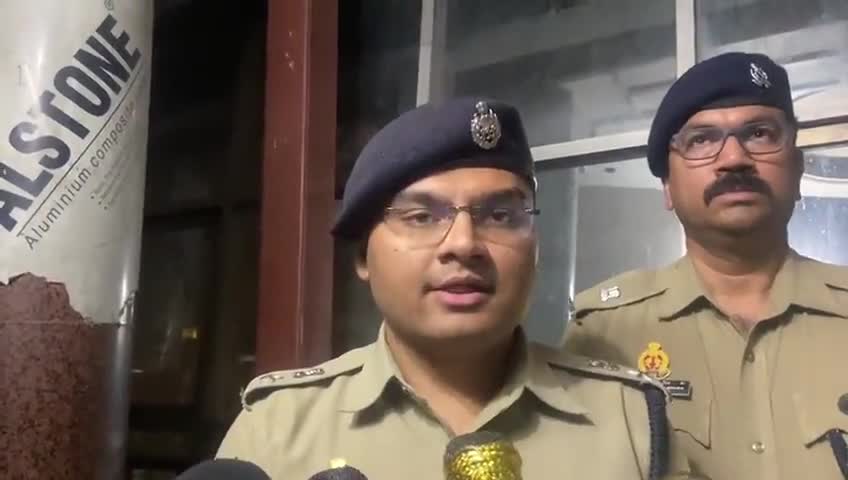 हापुड़ नगर क्षेत्रांतर्गत घर में डकैती की सूचना प्राप्त हुई। उक्त सूचना प्राप्त होने पर #uppolice #hapur #hapurpolice
