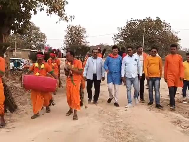 बैकुंठपुर - ग्राम कंचनपुर मे ग्रामीण स्तरीय क्रिकेट प्रतियोगिता के समापन अवसर पर भाजपा नेता श्री #देवेन्द्र_तिवारी