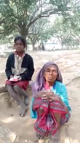 #साहिबगंज :साहिबगंज प्रखंड के रामपुर  की वृद्धा माता अपनी पोती की मानसिक स्थिति ठीक ना होने कारन भीख मांगकर गुजा करती है