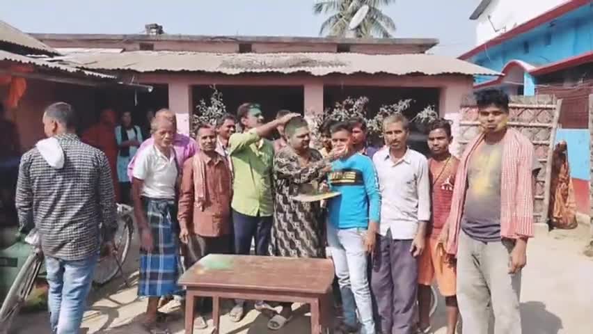 राष्ट्रिय जनता दल के प्रदेश सचिव धिरज रंजन ने आज हम अपने निज आवास पे होली मिलन समारोह का आयोजन किया गया ज़िसमे  सभी बुजूर्ग और युवा साथी शामिल हुए और हमलोगों ने मिलकर सभी एक दुसरे को गुलाल लगाये और आशीर्वाद लिए !
#happyholi2023
