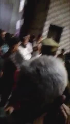 आगरा: नगला मेवाती में शव ऐ बारात ओर होली को मद्देनजर रखते हुए पुलिस प्रशासन ने शान्ति बनाए रखने की अपील की #agra #mewati