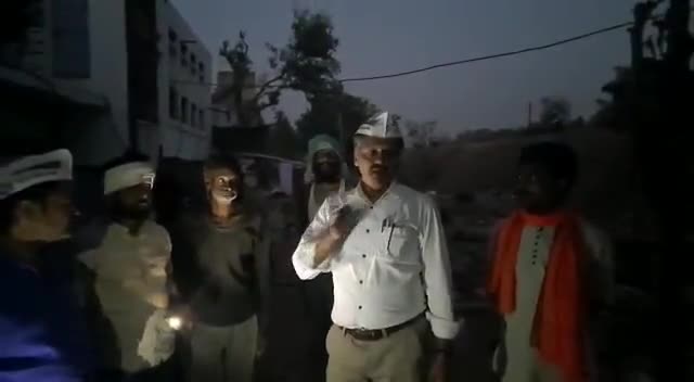 #सबलगढ़, रेलवे ट्रेक के निर्माण के नाम पर घरों में जबरन तोड़ फोड़.. भ्रष्ट्राचार के चलते दुकानें छोड़ी, 50 साल पुराने मकानों पर बुलडोजर.. #कर्नल_उमेश_वर्मा