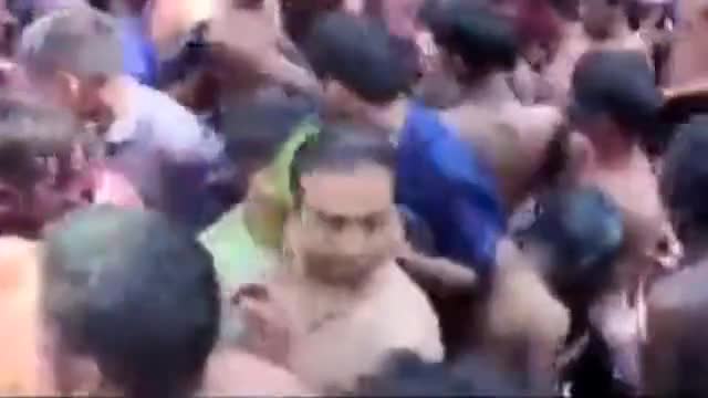 कुचायकोट में युवाओ की टोली खेल रही है कुर्ता फाड़ होली 
#gopalganj #kuchaikote #holi2023 #Holi #news #कुचायकोट #होली