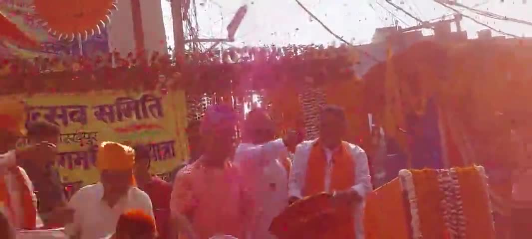 गोरखपुर,घंटाघर चौराहा पर #UPCM  #Myogiaditynath जी महाराज की जय
गोरखपुर वासियों के साथ होली महापर्व पर होली खेलते हुए।