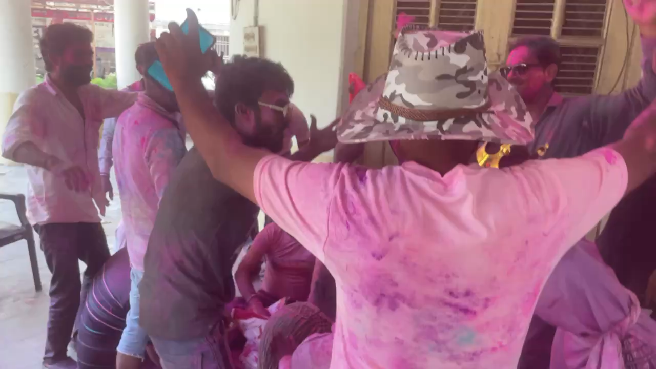 होली का रंग, जोगी परिवार के संग
होली की शुभकामनाएँ🙏🏻❤️🎉💕 #HappyHoli #HappyHoli2023 #amitjogi