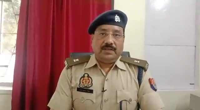 #जगतपुर थाना क्षेत्र अंतर्गत जाति विशेष पर टिप्पणी करने व दीवार पर स्लोगन लिखने पर पुलिस ने की कार्यवाही,एएसपी ने कहा..