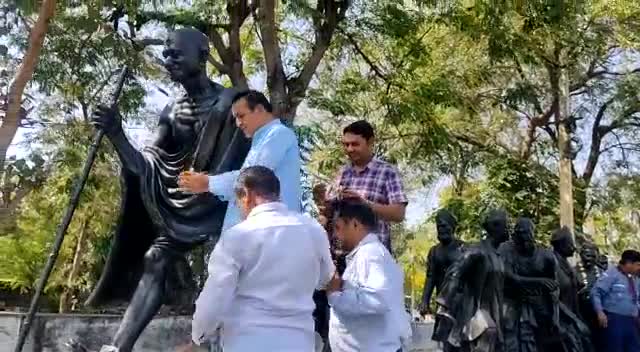 12 मार्च को राष्ट्रपिता महात्मा गांधी  के द्वारा प्रेरित दांडी दिवस मनाया गया कार्यक्रम में मुख्य अतिथि रहे दिलीप नेभनानी डॉ. गोपाल सालवी, कमलेश पोरवाल, बिलाल हुसैन, अखिलेश श्रीवास्तव एवं गौरव मेडटवाल एवं आदि कई जने रहे मौजूद #cmorajasthan
