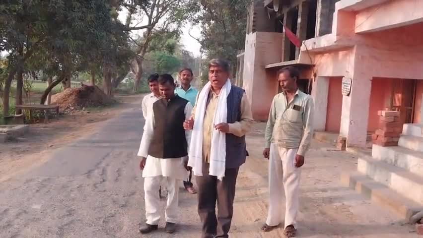 #सिढ़पुरा: सिढ़पुरा से धुमरी जाने वाली 15 किलोमीटर की सड़क काफी जर्जर अवस्था में है। कासगंज पीडब्ल्यूडी को इसकी जल्द ही मरम्मत करानी चाहिए।