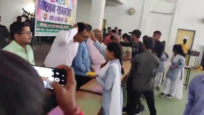 #ABVP_Nagod द्वारा महाविद्यालय में #होली_मिलन_समारोह आयोजित किया गया जिसमें समस्त महाविद्यालय के शिक्षक एवं छात्र शक्ति उपस्थित रही।
#ABVP_Nagod