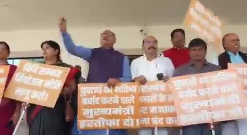 #रांची : बजट सत्र के दौरान विपक्ष का सदन परिसर में विरोध प्रदर्शन...