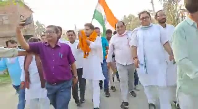 एका एक देखिए कैसे सारण MLC Sachidanand Ray लोगो को लगे साइड कराने।
सारण पहुंची जन सुराज पदयात्रा 
#छपरा