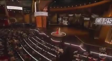 Oscars....👍💐
जिस देश का प्रधान ईमानदारी से देश को चलाता हो उस देश मे हर तरफ से खुशियां ही आती है ।
फिर बजा विश्व मे भारत का डंका ।
भारत की धुन से गूंज उठा #Oscars