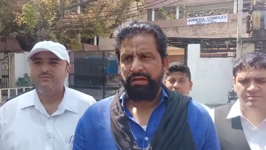 जनता के लिए जेल भी जाएंगे, केस भी लगवाएंगे और ताले भी लगाएंगे।
#जयहिन्द_सेना #NaveenJaihind #rohtak #court #haryana