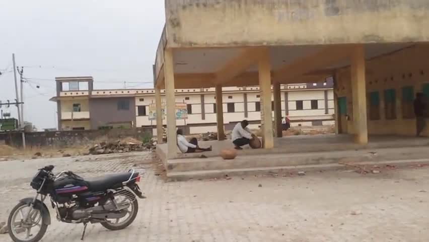 रानीवाड़ा: Raniwara me Suna Pada Kendriya bus stand Nahi de rahe he prashasan Adhikari Dhyan bason ka bi thaharav Nahi #publicaap