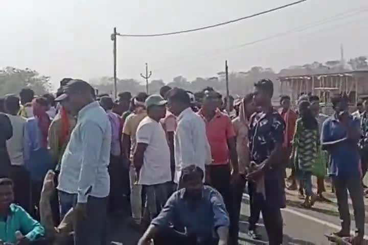 #अतिक्रमण का #भुगतान नहीं करने पर #काशीटांड़ होल्ड के पास  #एक दिवसीय #धरना #प्रदर्शन किए