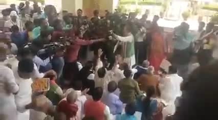 बिहार विधानसभा के गेट पर जबरदस्त तमाशा
#bihar_news