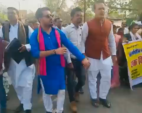 आर या पार #अनियमित को #नियमित करो #भूपेश सरकार

रायपुर के बुढ़ातालाब धरनास्थल पर नियमित की माँग को लेकर बैठे #छत्तीसगढ़_संयुक्त_अनियमित_कर्मचारी_महासंघ को समर्थन दिया