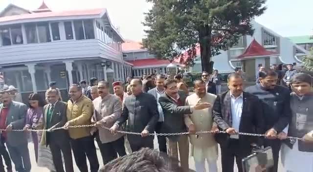 शिमला शहरी: विधानसभा बजट सत्र के तीसरे दिन भाजपा ने फिर किया हंगामा। तालाबंदी को लेकर की नारेबाजी। 
#vidhanshabha 
#himachal