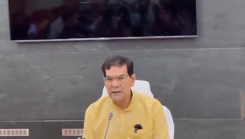 बीती रात 10 बजे से गांव-गांव पानी पहुंचाने वाली योजना के #ठेकेदारों ने  बिजली आपूर्ति की #भूमिगत लाइन को बुरी तरह #क्षति
