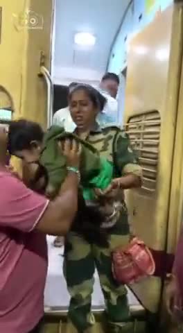 bsf मे देश कि सेवा कर रही माँ ने 10 महीने बच्चे क़ो छोड़कर जाने का दर्द झलका #bsf #woman