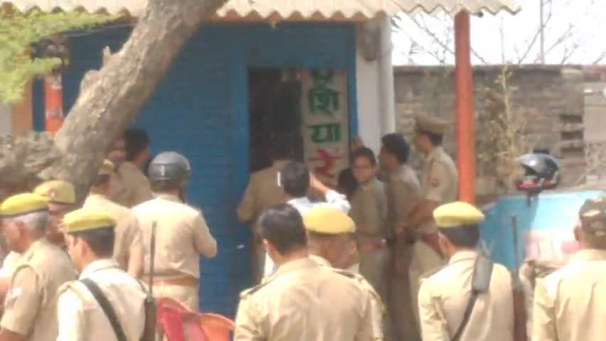 कसिया: जमीनी के मामले में 2 लोग में लड़ाई झगड़े से चाकू लगने से  🗡️⛏️हुई एक व्यक्ति की मौत
#publicsalteswomen  #kushinagarnews