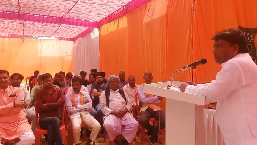 #भाजपा आयोजित रजला #वार्ड 7 में #राष्ट्रपति के #अभिभाषण पर #संगोष्ठी में #जिलाप्रभारी सुनील गुप्ता के साथ रहा।
