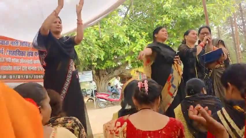 पन्ना: आज आंगनबाड़ी कार्यकर्ता सहायिका अपनी मांगों को लेकर,काली साड़ी पहन कर आक्रोश जताया, #आंगनवाड़ी कार्य कर्ता, सहायिका संग