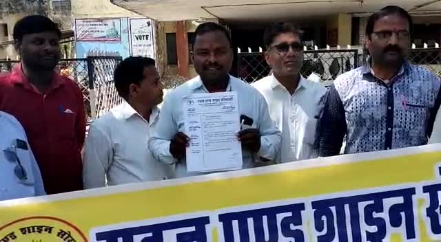 गोरखपुर : चिटफंड कंपनियों से जमा धनराशि वापस करने के लिए दी धरना एसडीएम को सौंपा ज्ञापन....#newsbulletin360 #news