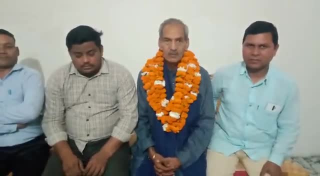 22 मार्च को #आज़ाद_समाज_पार्टी के पदाधिकारी एवं कार्यकर्ता गढ #चौधरी_उमेद_सिंह_जी (रिटायर्ड सी.ओ) जी को आज़ाद समाज पार्टी से #प्रदेश_सचिव बनने पर उनके आवास पर #बधाई देने पहुंचे