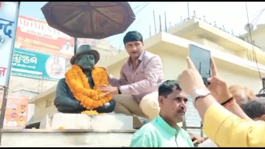 #शहीद #दिवस पर #वीर #सपूत भगत सिंह के #प्रतिमा पर #भाजपा #कार्यकर्ताओं के साथ #माल्यार्पण कर नमन किया।