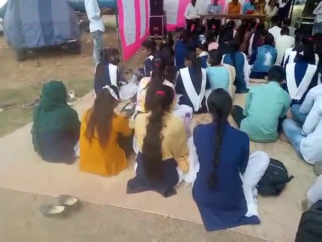 चरखारी: #राजकीय स्नातकोत्तर महाविद्यालय परिसर चरखारी द्वारा NSS सात दिवसीय विशेष शिविर का ग्राम पंचायतअस्थौन मे किया गयाआयोजन