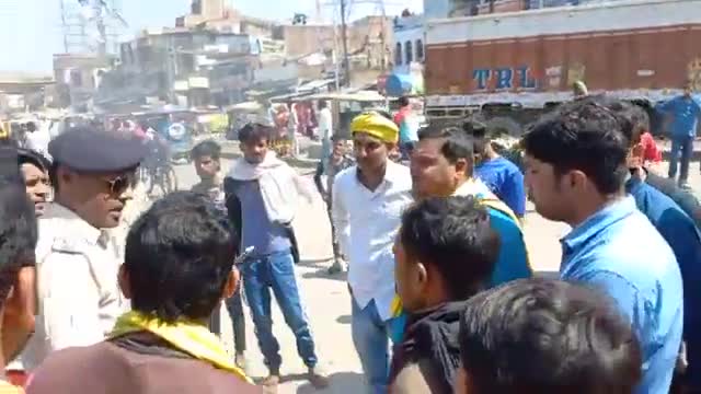 आज 23 मार्च को पूर्ण रूप से #manishkashyap के समर्थन में #biharband किया गया , वही लोग सड़क पर चका जाम किए #bihar #news
