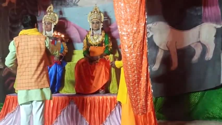 अपने ग्राम #भदेहदू में भगवान श्री राम लक्ष्मण जी की #आरती कर #धनुष यज्ञ लीला की शुरुआत कराई । #पीसीपटेल जनसेवक