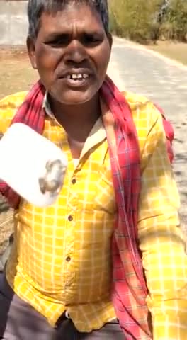 दक्षिण बहाल मैं आइसक्रीम बेचने आये आइसक्रीम ख़रीदा तोह निकला मेढक सावधान रहे सतर्क रहे #जामतारा
