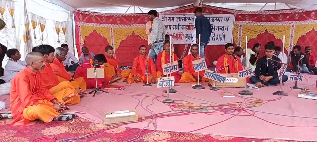 बैकुंठपुर,टेंगनी मे श्रीराम जन्मोत्सव के पर्व पर आयोजित रामायण प्रतियोगिता मे भाजपा नेता #देवेन्द्र_तिवारी शामिल हुए।