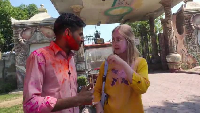 गोवर्धन: Vloggers Shocked by What They Saw in Goverdhan! vlogpeetam| #vlogpeetam Goverdhan Parikarma  #vlog #vlogger #vlogpeetam
