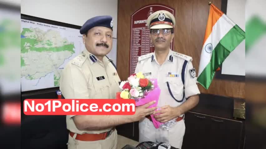 ग्वालियर नवागत पुलिस अधीक्षक राजेश सिंह चंदेल ने संभाला पदभार
#gwalior #gwaliorcity #gwaliorpolice #gwaliornews #bjp #mp
