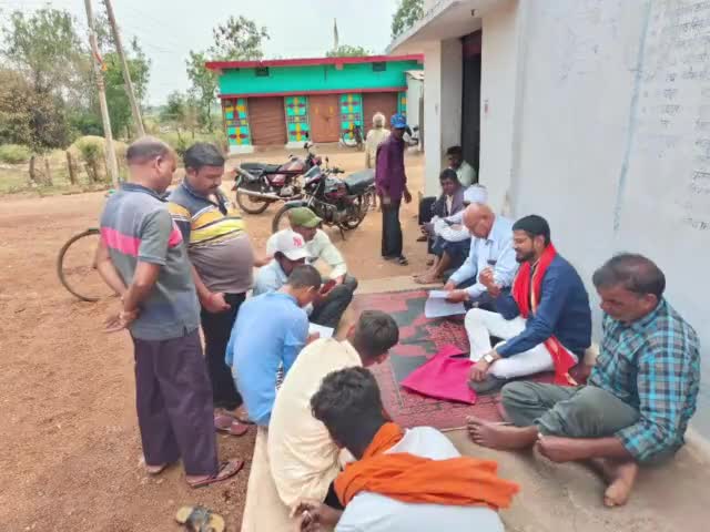 #भारतीय_जनता_पार्टी 
ग्राम कुम्ही में बूथ सशक्तिकरण बैठक के तहत ग्राम के प्रमुख कार्यकर्ताओं के साथ किया बैठक।