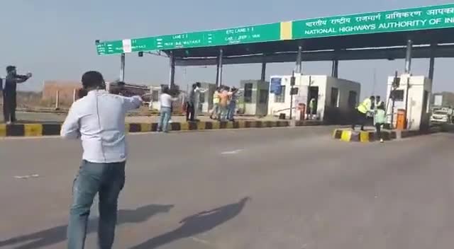 माफिया अतीक अहमद को झाँसी, बाँदा, चित्रकूट होते हुए प्रयागराज पहुँचेगी पुलिस टीम ... #atiqahmed