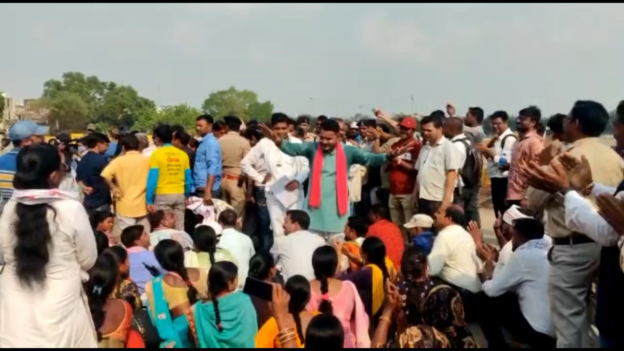 #अनियमित_कर्मचारीयो को नियमित करने माँग को लेकर #मुख्यमंत्री सदबुद्धि भजन गाकर #नियमित करने कीं माँग
