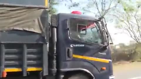 मीडिया वाले एक्सीडेंट कराएँगे हम लोग का”
👉🏻 अतीक अहमद को लेकर जा रही पुलिस के काफिले के ड्राइवर को सुनिए #atikahmad