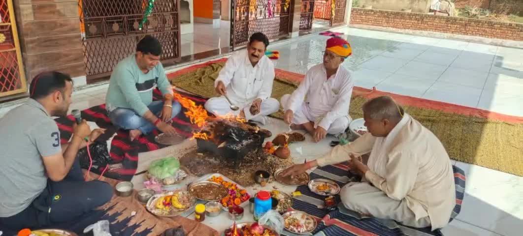 #मेरा लोहारु # आठवें दिन  भी लोहारु शहर मे हवन का कार्यक्रम हुआ  सती माता  मन्दिर मे लोहारु  ।