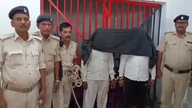 कुचायकोट पुलिस ने हरियाणा में छापेमारी कर दो शराब कारोबारियों को किया गिरफ्तार
#gopalganj #kuchaikote #alcohol #news