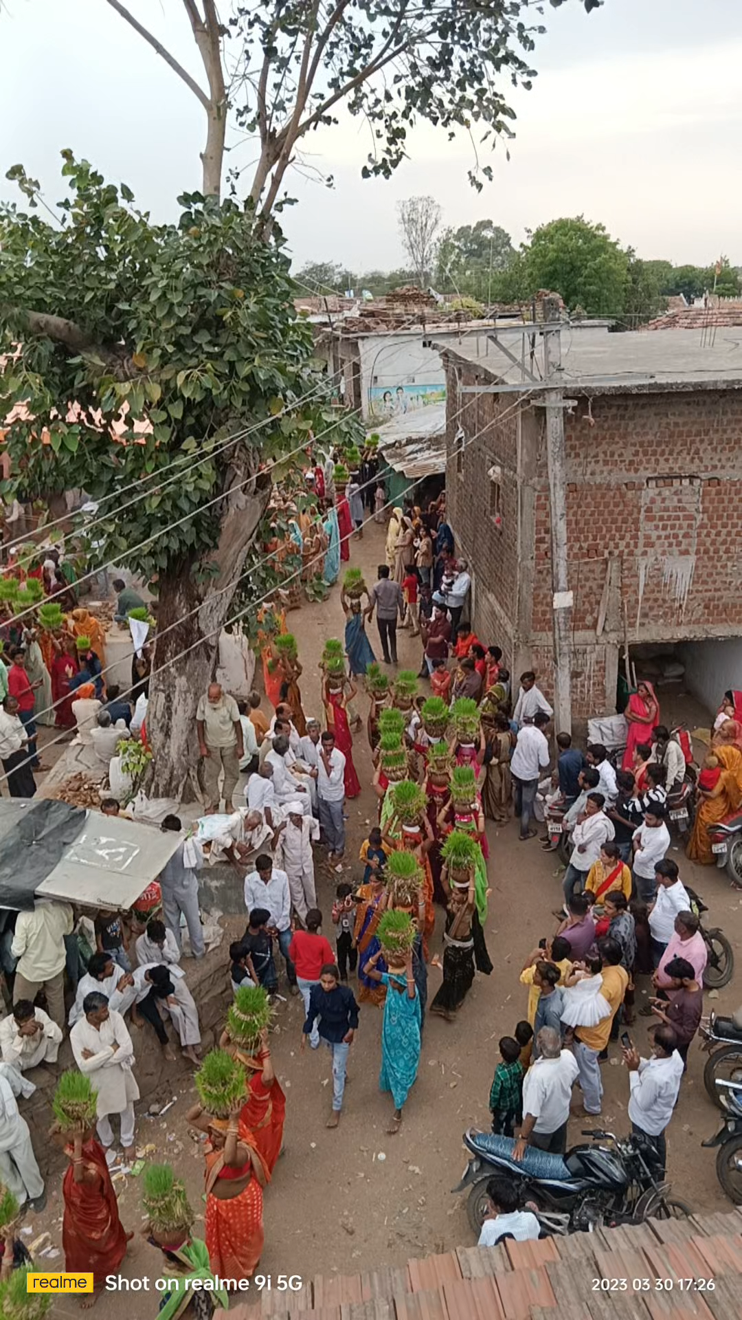 बुदनी: ग्राम #उम्रखेड़ी@ नवरात्रि के जवारे का #विसर्जन बड़े धूमधाम से किया गया #हजारों की संख्या में महिलाओं ने भाग लिया#