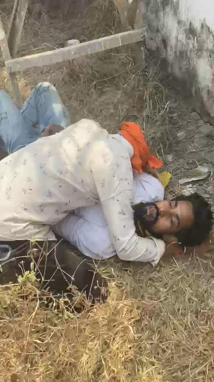 सदरअस्पताल में दिन- दहाड़े सदर कर्मचारी की लाश बरामद ।

#मर्डर #सदर_अस्पताल