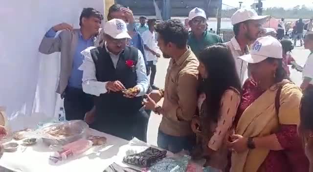SDS उत्तराखंड विश्वविद्यालय द्वारा आयोजित घाट पर हाट कार्यक्रम में माननीय कुलपति जी के संग रहना हुआ।
#amanpandey